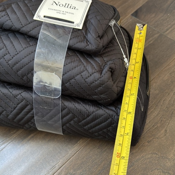 Nollia Cosmetic & Travel 3 pk set,quilted,gold zippers,vinyl interior,easy care - Picture 10 of 13